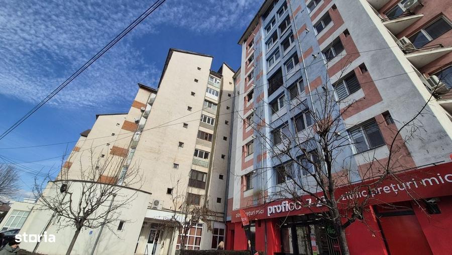 Apartament cu 3 camere semidecomandat în 9 Mai