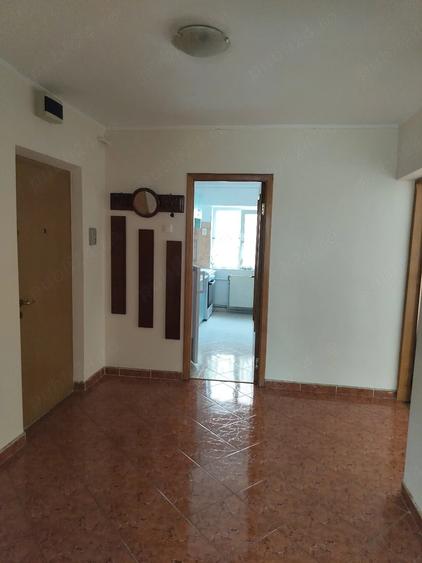 Apartament cu 3 camere decomandat în 1 Mai