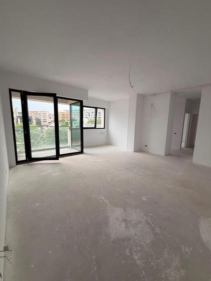 Apartament cu 3 camere în Decebal