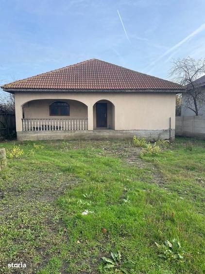 Casă cu 4 camere cu Teren 750 Mp în Nanov