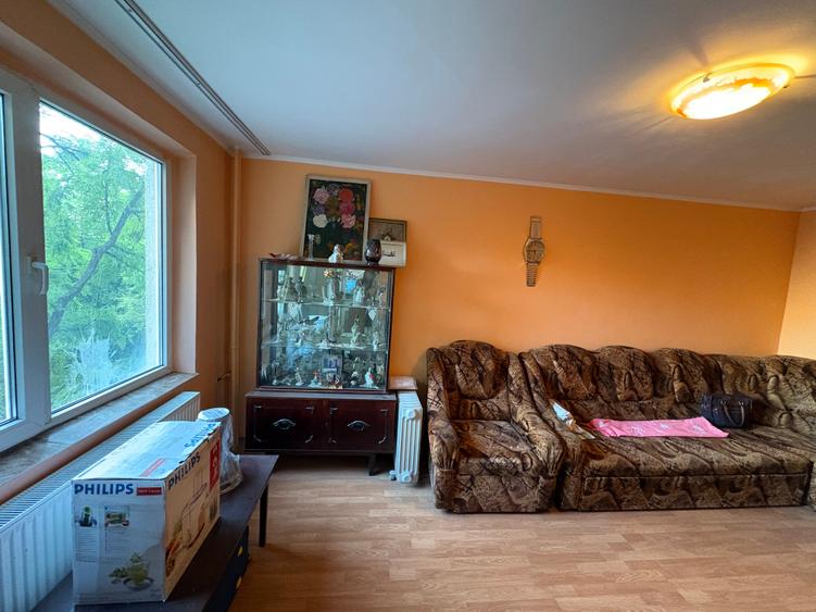 Apartament cu 3 camere decomandat în Lujerului