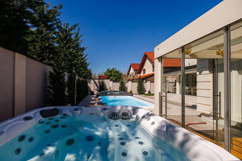 Casă cu 6 camere cu Piscina în Moșnița Nouă