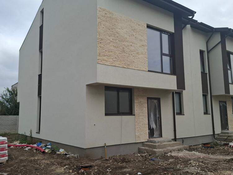 Duplex cu 4 camere cu Canalizare în Prelungirea Ghencea