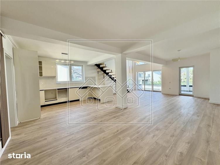 Apartament cu 4 camere în Cristian