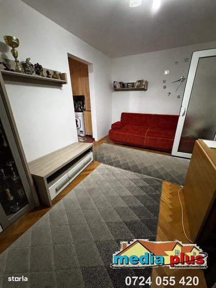 Apartament cu 2 camere semidecomandat în Sârbi
