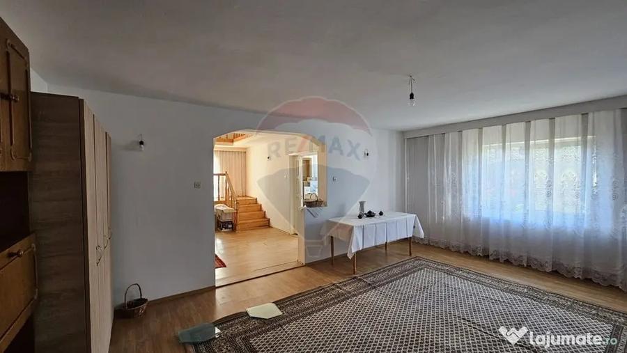 Casă cu 5 camere cu Teren 2078 Mp în Bogata