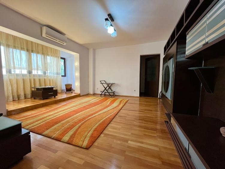 Apartament cu 3 camere semidecomandat, mobilat în Vatra Luminoasă
