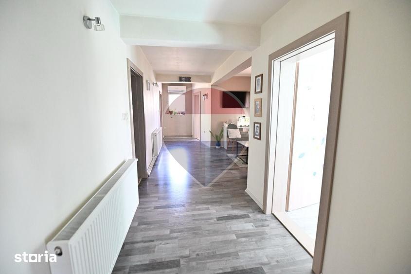 Casă cu 7 camere cu Teren 400 Mp în Bariera Vâlcii