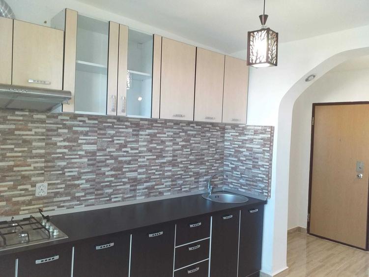 Apartament cu 2 camere decomandat, mobilat în Titan