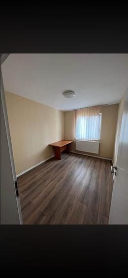 Apartament cu 3 camere în Cetate