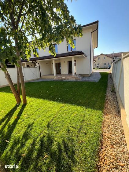 Casă cu 4 camere cu Teren 300 Mp în Vladimirescu