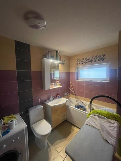 Apartament cu 3 camere decomandat, mobilat în Valea Borcutului