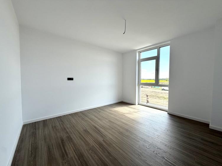 Apartament cu 3 camere semidecomandat în Torontalului