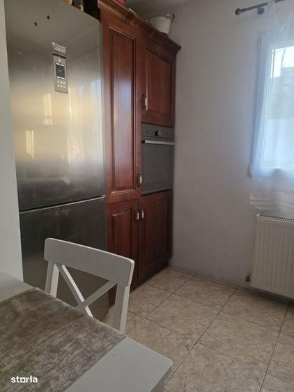 Apartament cu 3 camere decomandat în Titan