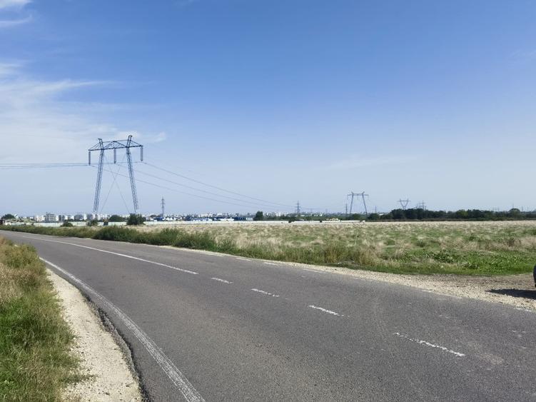 Teren de 44700 mp, în Centură