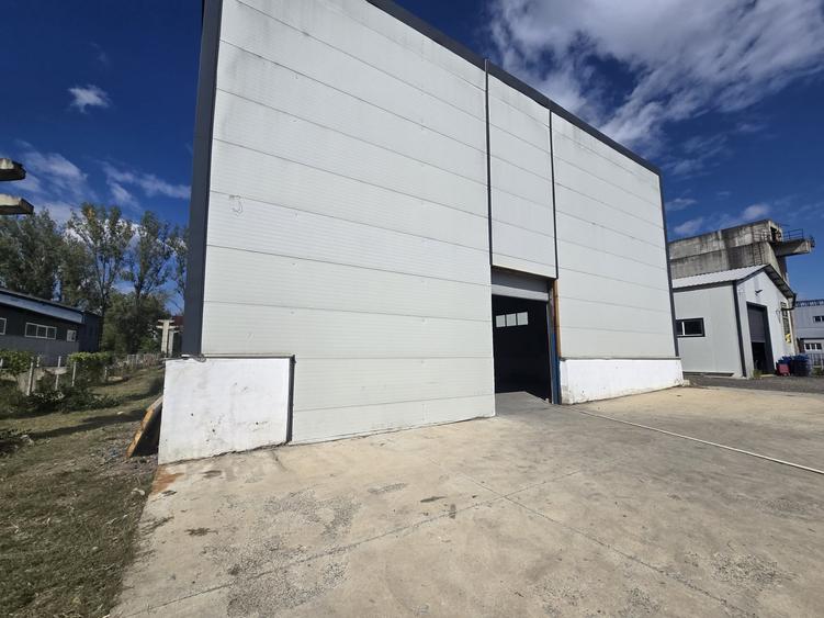 Spațiu industrial, de 1,000 mp, în Cug