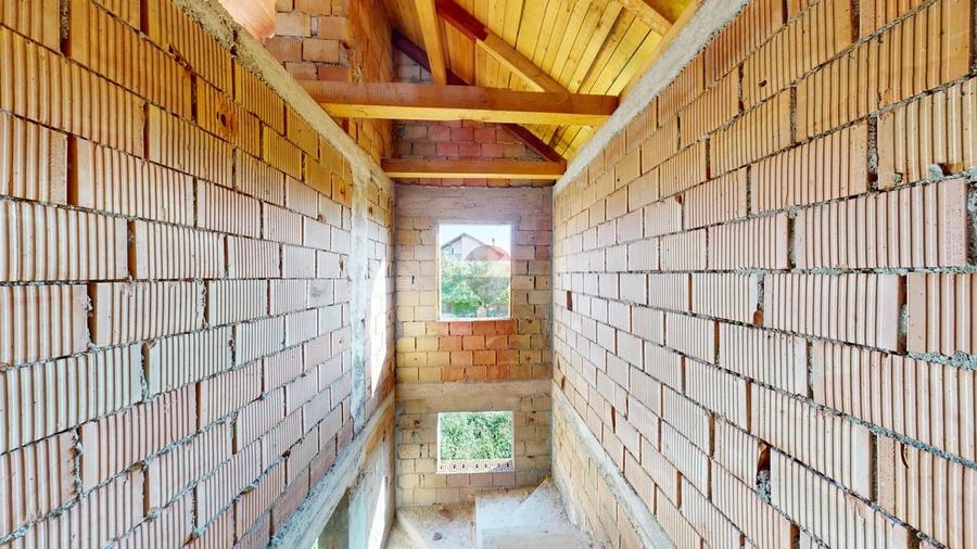 Casă individuală cu 5 camere cu Teren 1000 Mp în Cristian