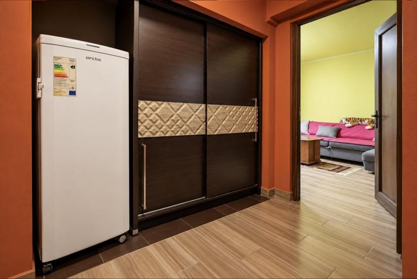 Apartament cu 4 camere decomandat, mobilat în Tineretului