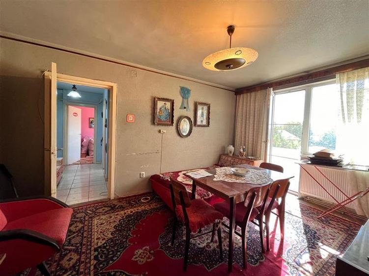 Apartament cu 3 camere nedecomandat în Central