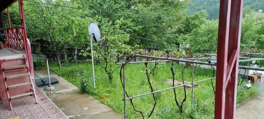 Casă cu 3 camere cu Teren 1558 Mp în Central