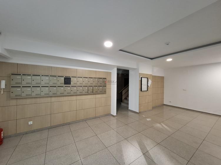 Apartament cu 3 camere decomandat, mobilat în Băneasa