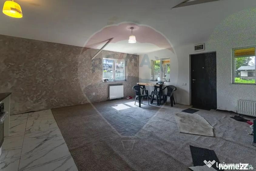Casă cu 7 camere cu Teren 1007 Mp în Stupini
