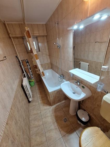 Garsonieră decomandată în Splaiul Unirii