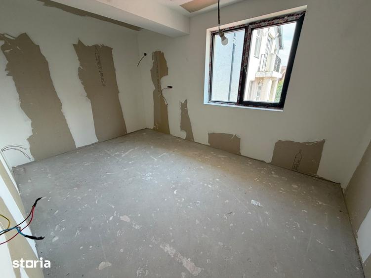Casă cu 5 camere cu Teren 420 Mp în Glina