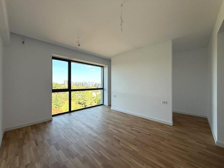 Apartament cu 3 camere semidecomandat în Pipera