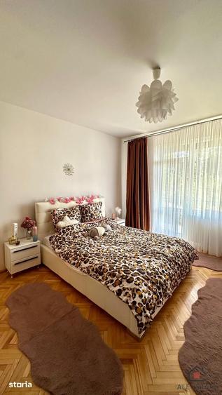 Casă cu 5 camere cu Teren 3200 Mp în Central
