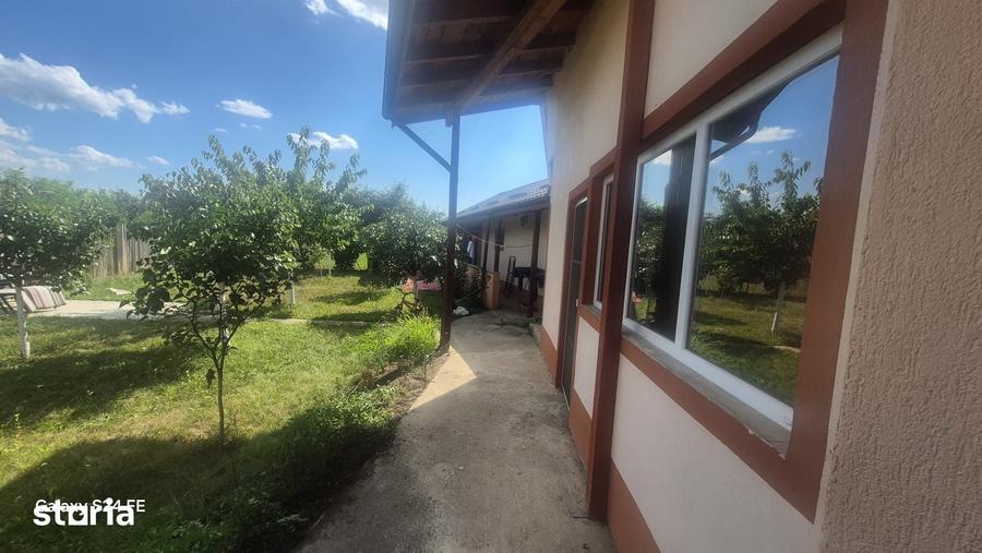 Casă cu 4 camere cu Teren 500 Mp în Săvinești