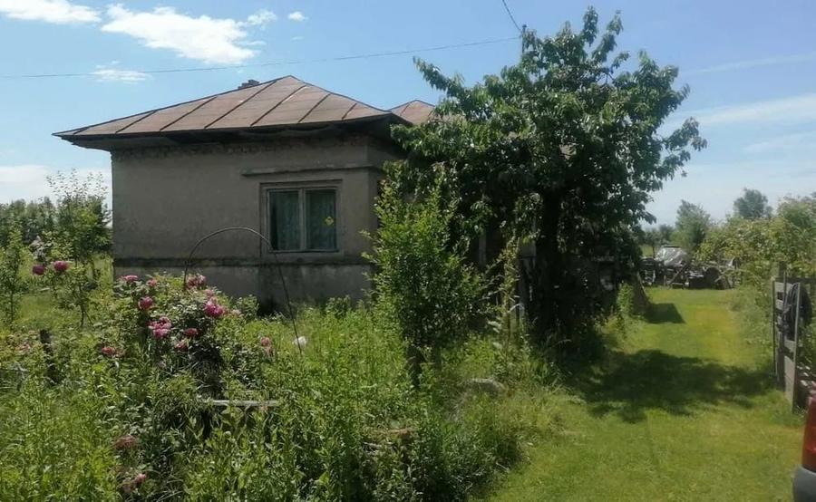 Casă cu 4 camere cu Teren 2700 Mp în Central
