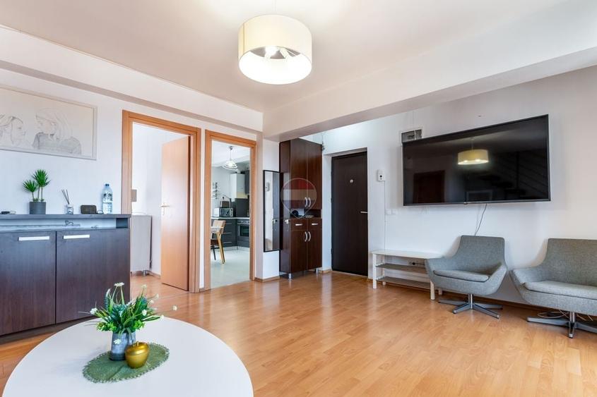 Apartament cu 4 camere semidecomandat, mobilat în Europa