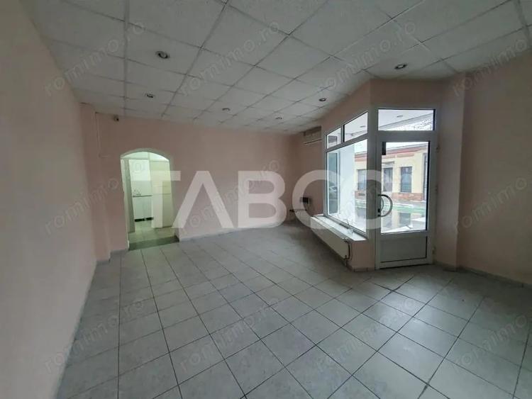 Casă cu 6 camere cu Canalizare în Central