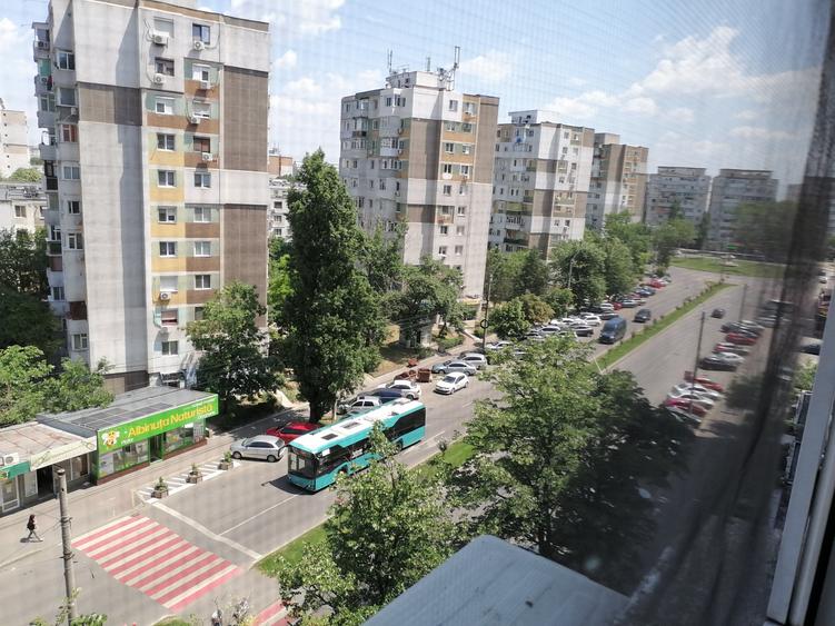 Apartament cu 2 camere decomandat în Micro 20
