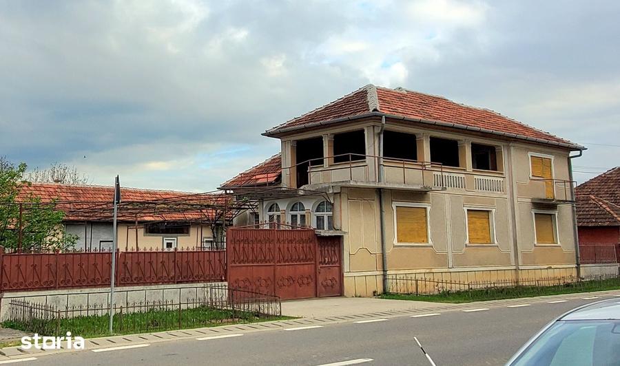 Casă cu 5 camere cu Teren 4800 Mp în Dobrești