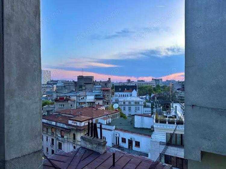 Apartament cu 4 camere semidecomandat, mobilat în Romană