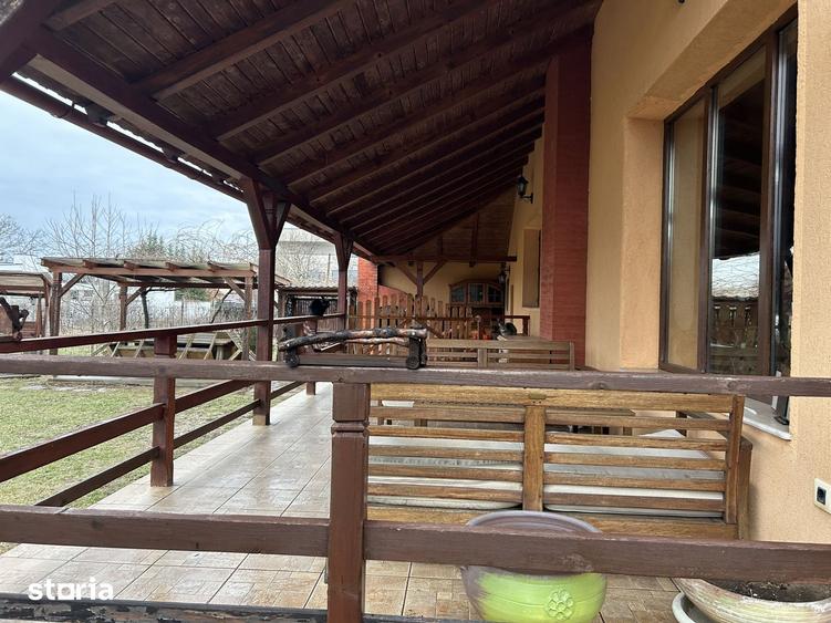 Casă cu 6 camere cu Teren 1000 Mp în Subcetate