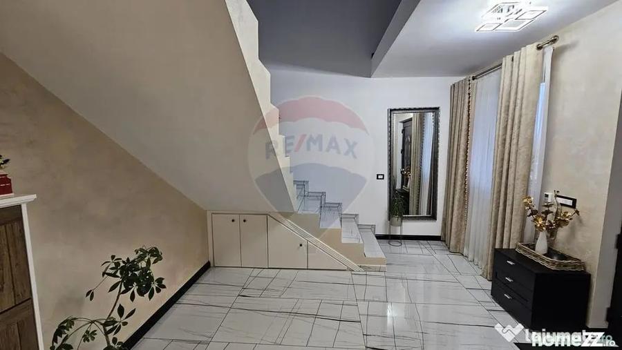 Casă cu 5 camere cu Teren 2500 Mp în Moara