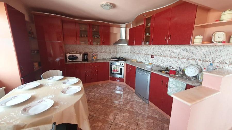 Apartament cu 4 camere semidecomandat în Aurel Vlaicu
