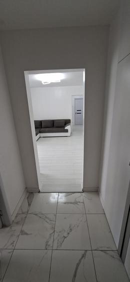 Apartament cu 3 camere semidecomandat în Obor