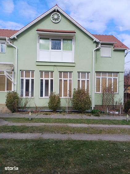 Casă cu 3 camere cu Teren 1938 Mp în Ernei