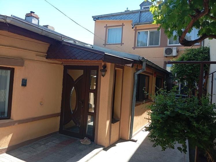 Casă cu 4 camere cu Teren 300 Mp în Central