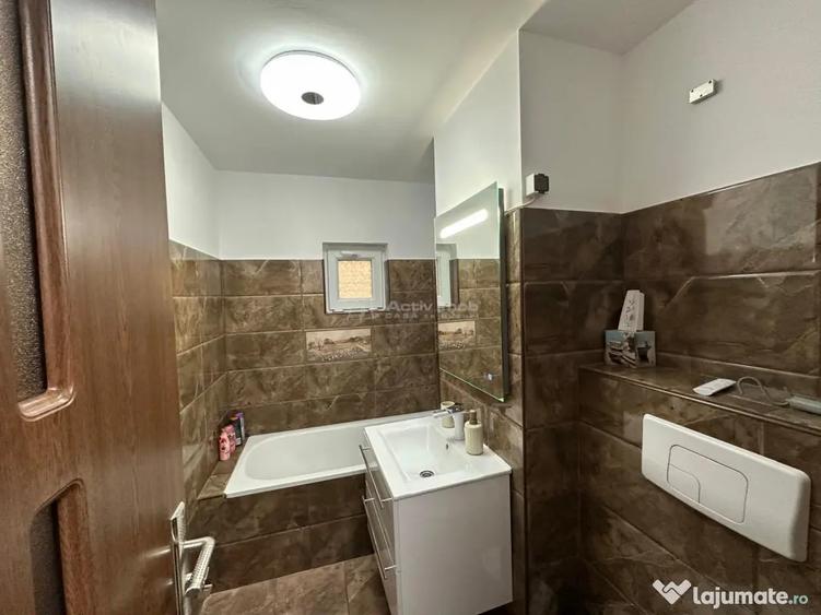 Apartament cu 3 camere decomandat, mobilat în Central