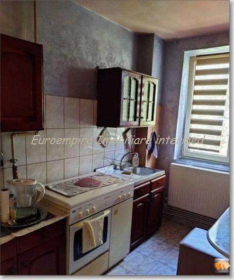 Apartament cu 3 camere semidecomandat în Abator