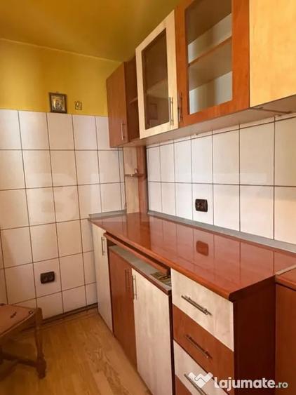 Apartament cu 3 camere semidecomandat în Democrației