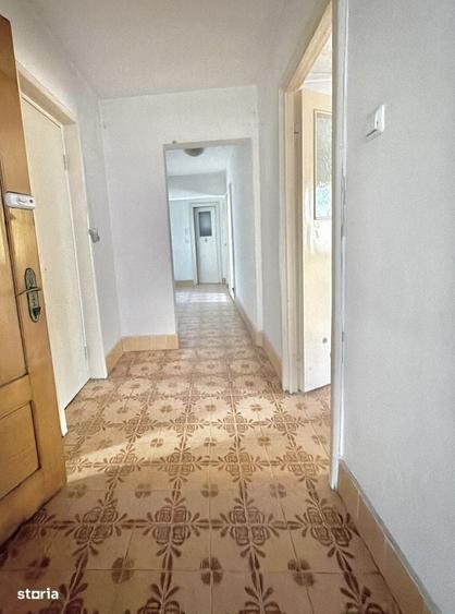 Apartament cu 3 camere decomandat în Tudor