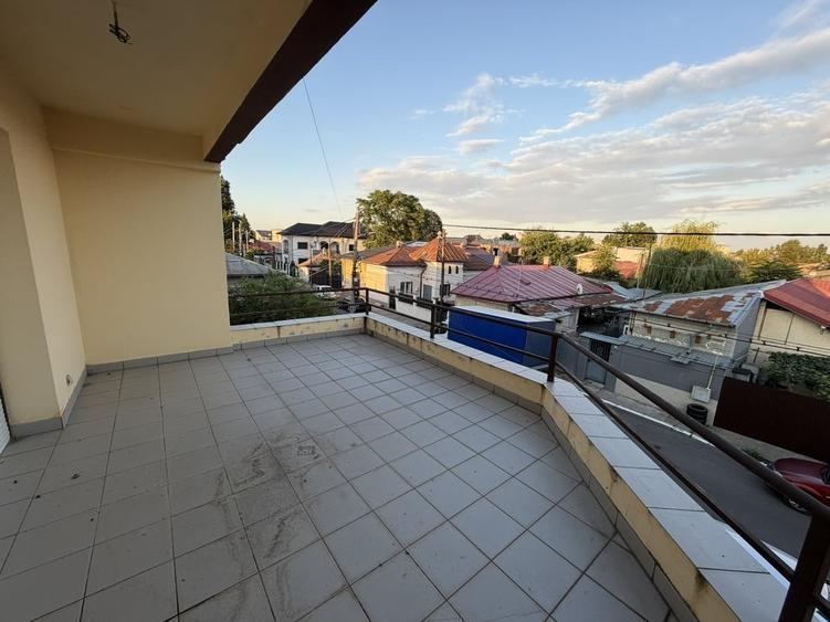Casă cu 5 camere cu Teren 250 Mp în Ferentari