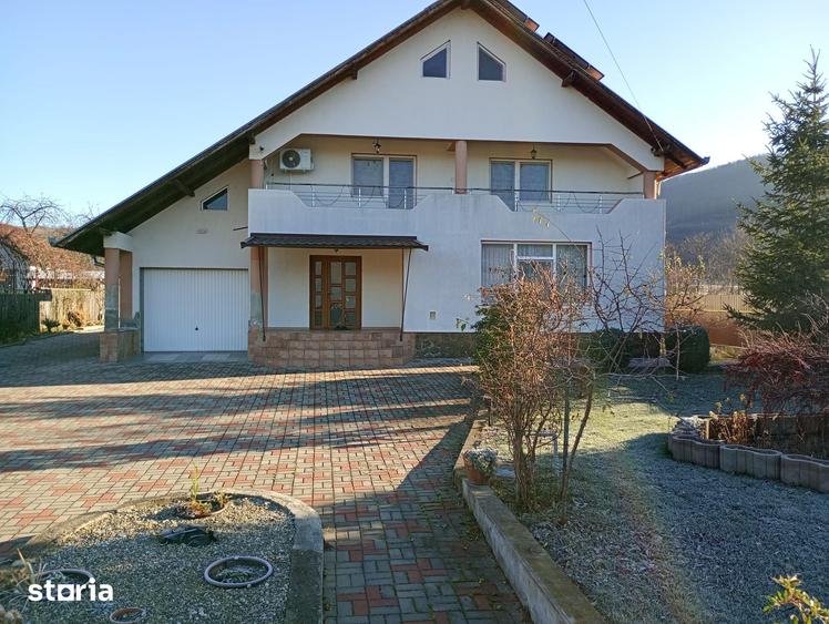 Casă cu 4 camere cu Teren 1042 Mp în Central