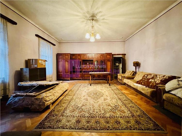 Apartament 2 camere de vanzare | Centrul Istoric Catedrala | etaj 1 | pivnita